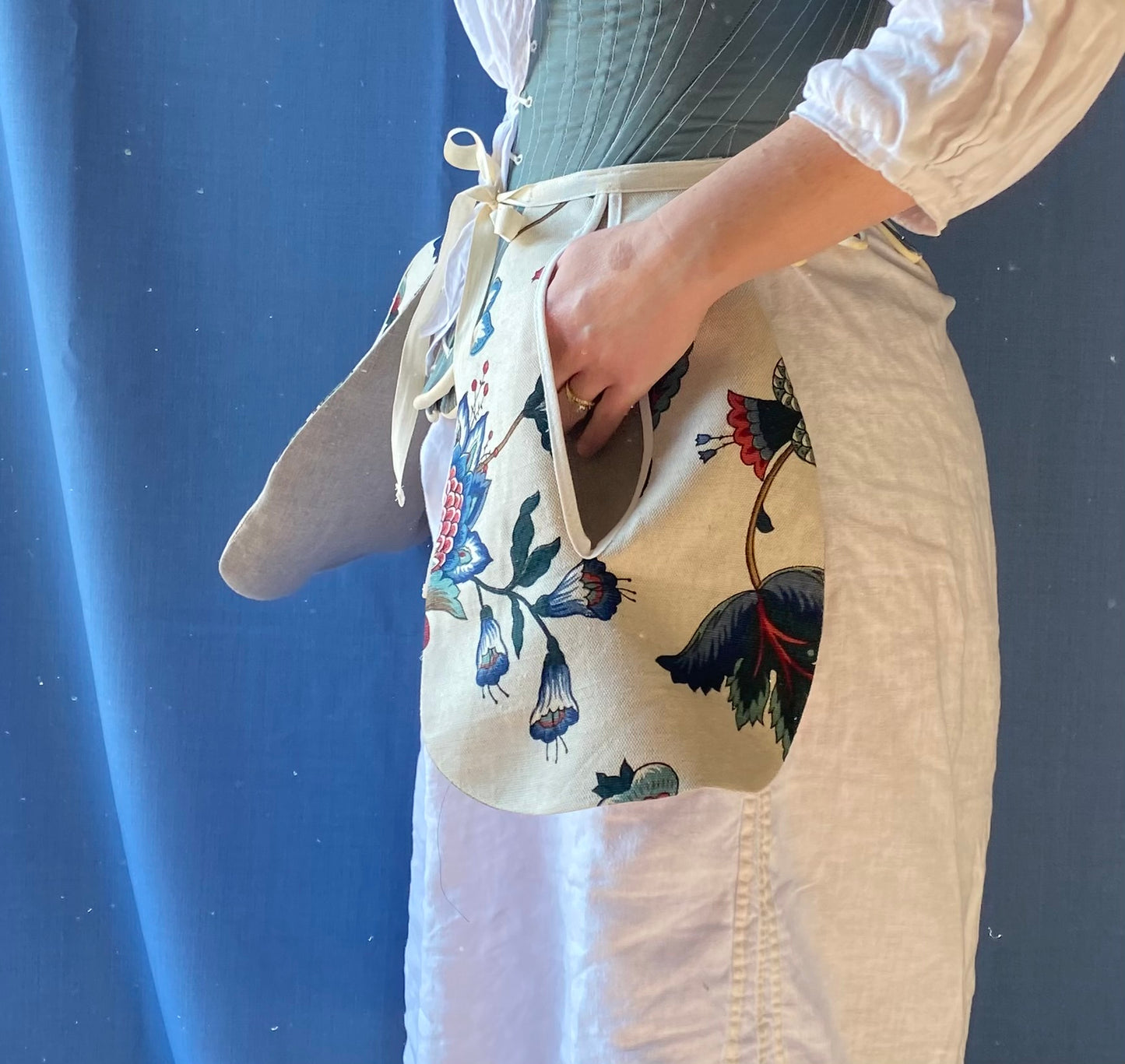 Large Floral Print Linen Double Pockets